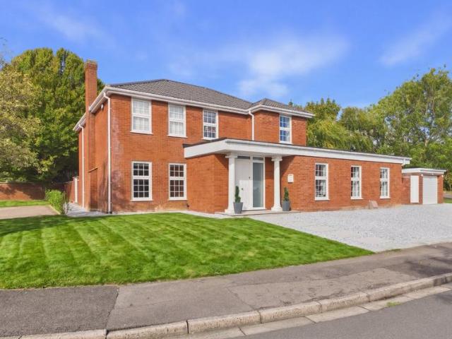 House for sale in Hare Hatch, Wargrave