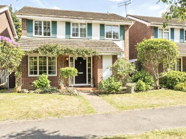 House for sale in Heol-las, Surrey