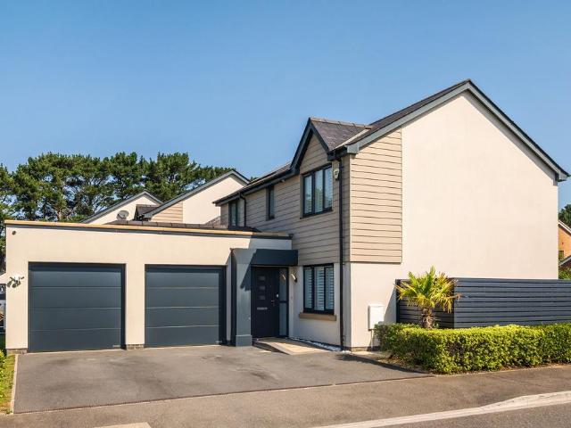 House for sale in Highcliffe