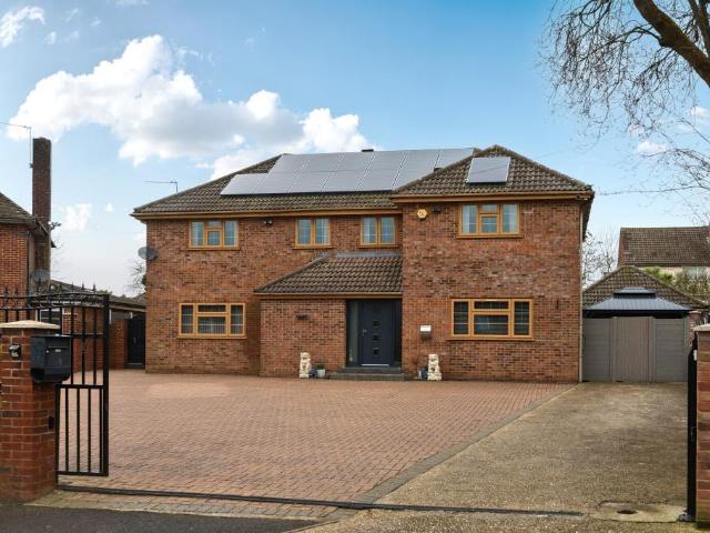House for sale in Shinfield