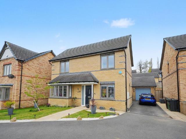 House for sale in Milnsbridge, West Yorkshire