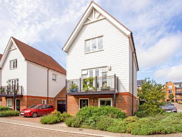 House for sale in The Butts, Kent