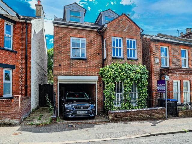 House for sale in Highfield, Pouchen End