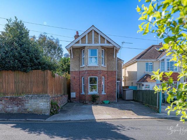 House for sale in Binstead, Ryde