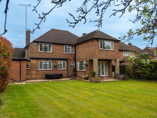House for sale in Spring Park, Luton
