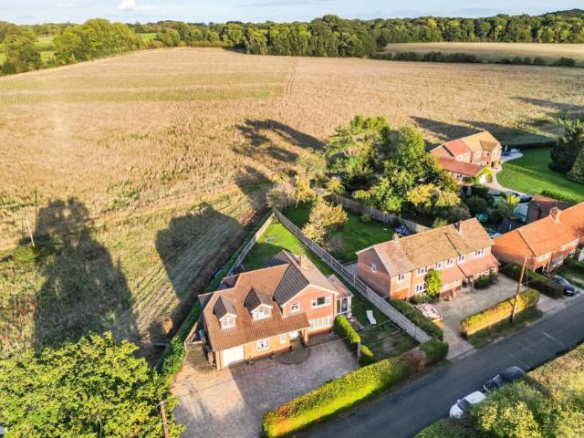 House for sale in Pound Green, Basingstoke and Deane