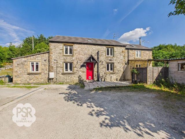 House for sale in Peak Dale, Charlesworth