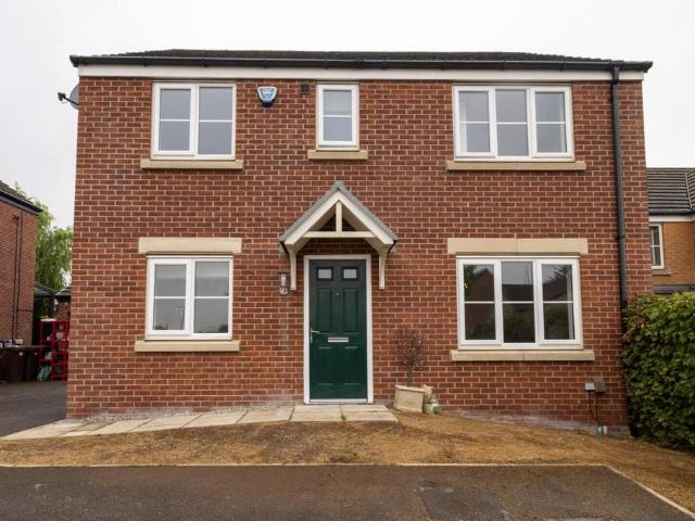 House for sale in Grimes Dyke, Leeds