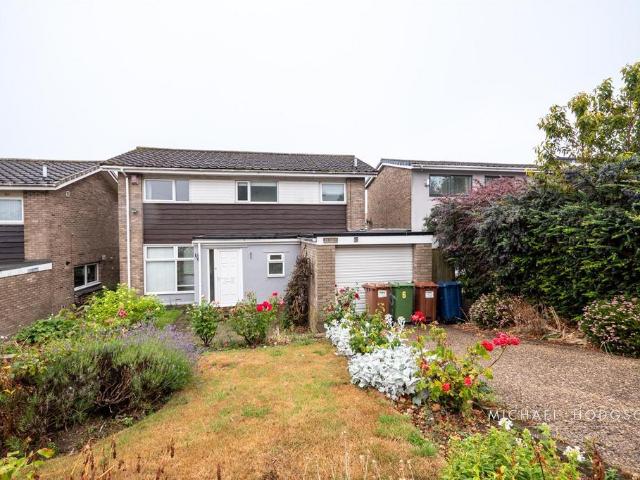 House for sale in Plains Farm, Tyne And Wear