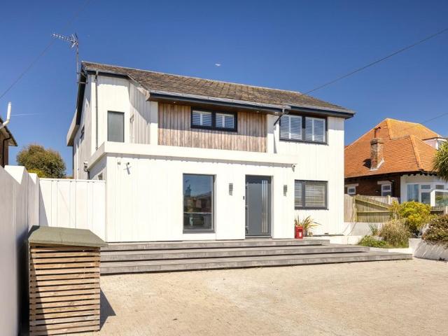 House for sale in Dumpton Gap, Acol