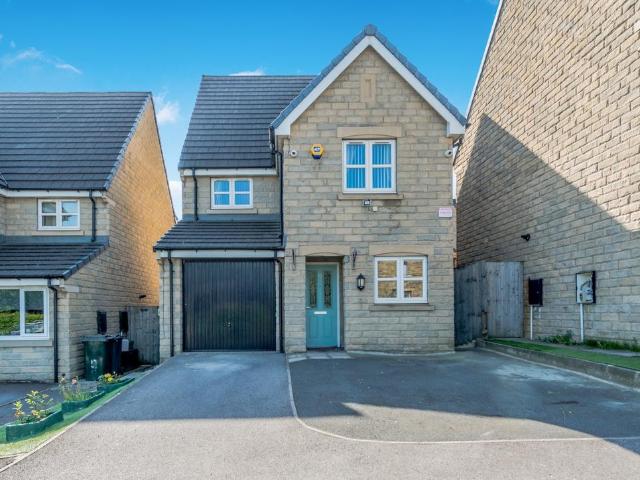 House for sale in Laisterdyke, West Yorkshire