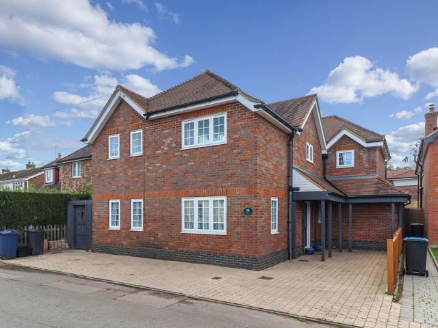 House for sale in Ashley Green, Whelpley Hill