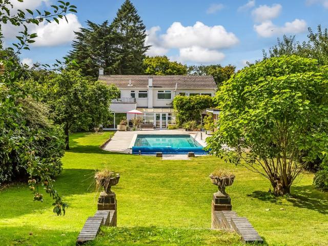 House for sale in Hillview, Surrey