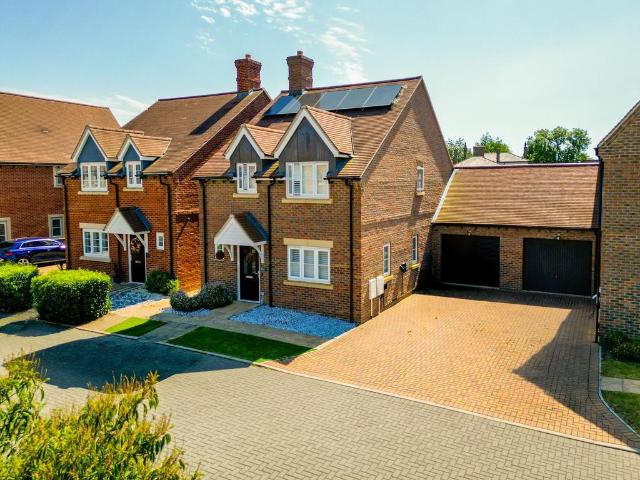 House for sale in Aston Clinton, Buckinghamshire