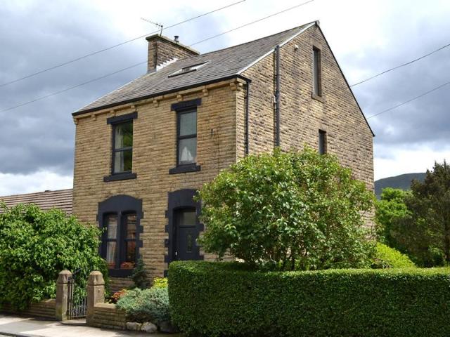 House for sale in Greenfield, Grasscroft