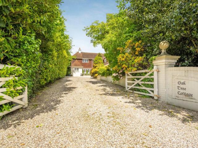 House for sale in Heol-las, Surrey