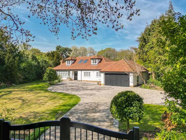 House for sale in Ingatestone and Fryerning, Navestock Side