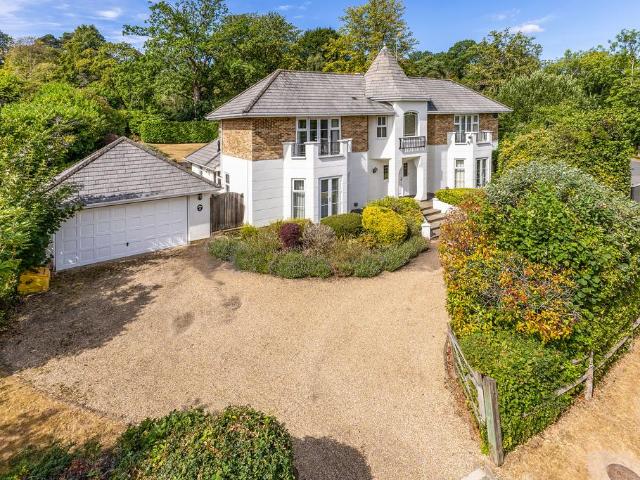 House for sale in Hillview, Surrey