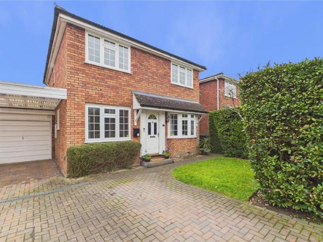 House for sale in Heol-las, Surrey