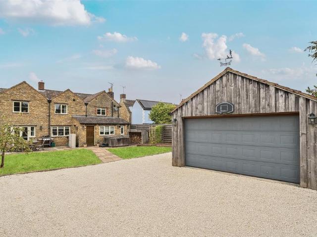 House for sale in Sutton Benger