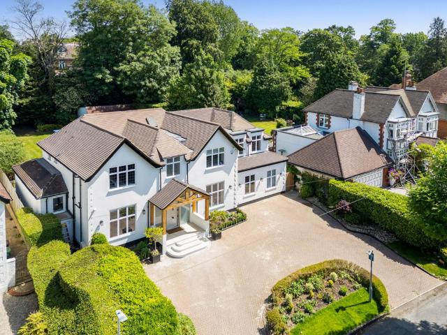 House for sale in Bushey, Bushey Heath