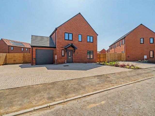 House for sale in Bradwell, Great Yarmouth