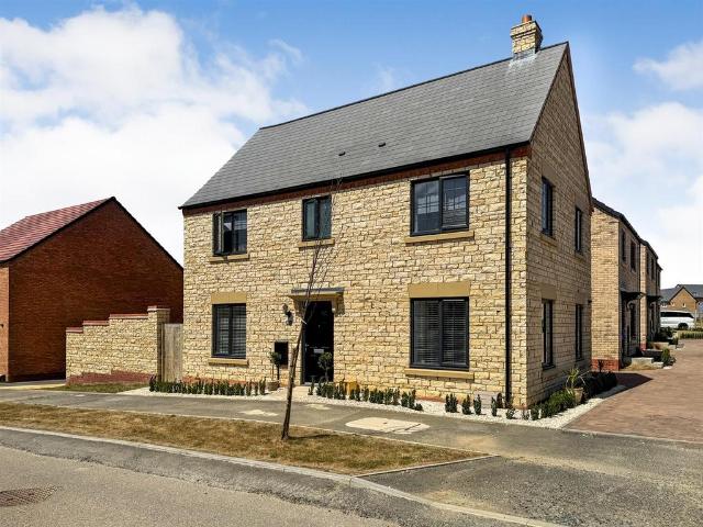 House for sale in Priors Hall Park, Weldon