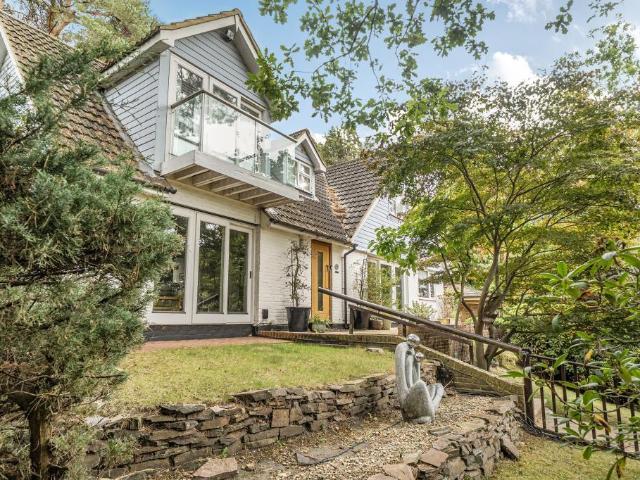 House for sale in Old Dean, Heol-las