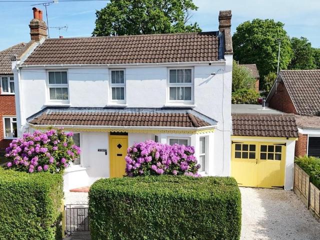 House for sale in Heol-las, Surrey