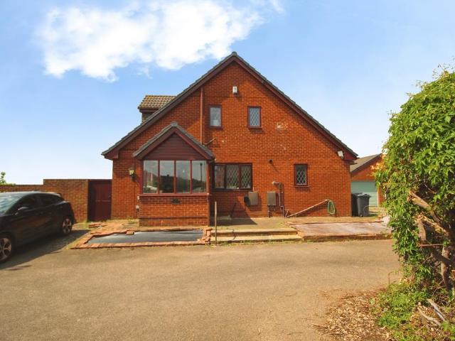 House for sale in West Ardsley, Tingley