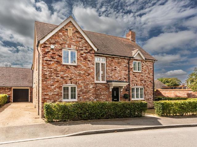 House for sale in Perryfields, West Sussex