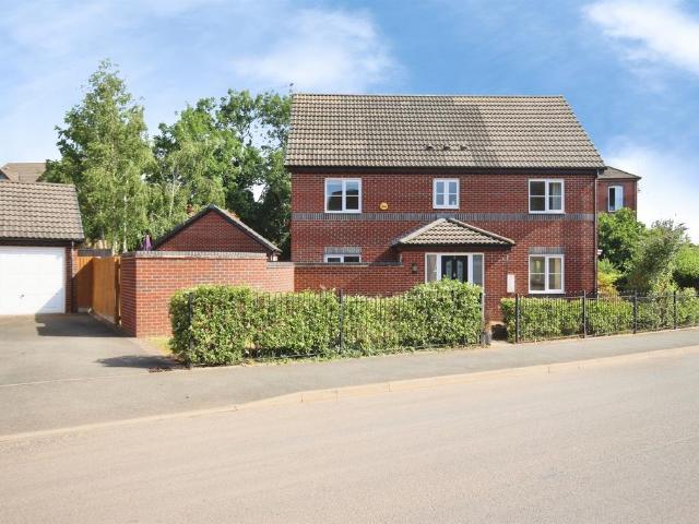 House for sale in Whitnash, Green Close