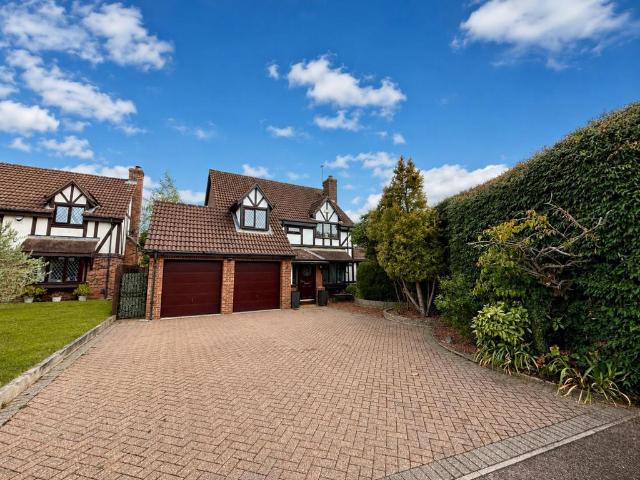 House for sale in East Hunsbury, Far Cotton