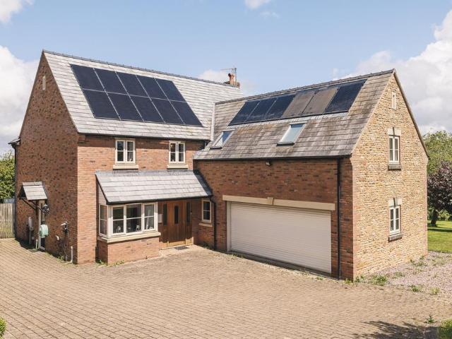 House for sale in Gorsley