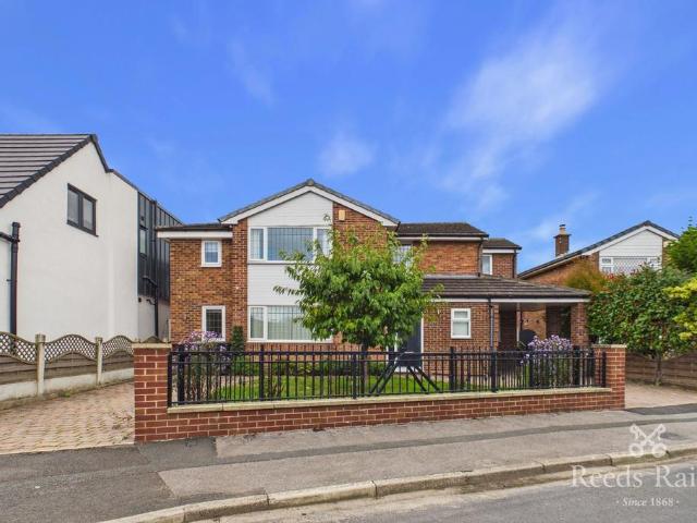 House for sale in Bruntcliffe, Leeds