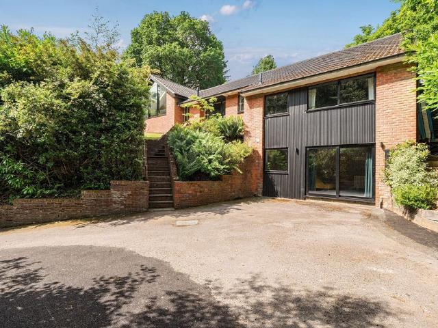 House for sale in Fole, Surrey