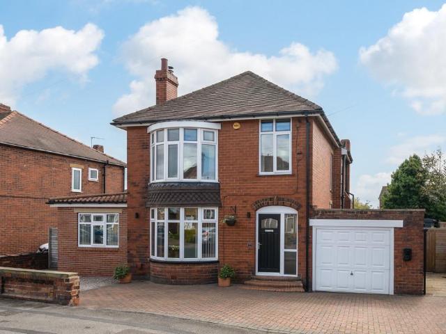 House for sale in Hanging Heaton, Dewsbury