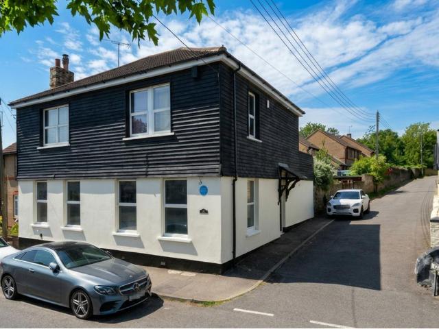 House for sale in Halling