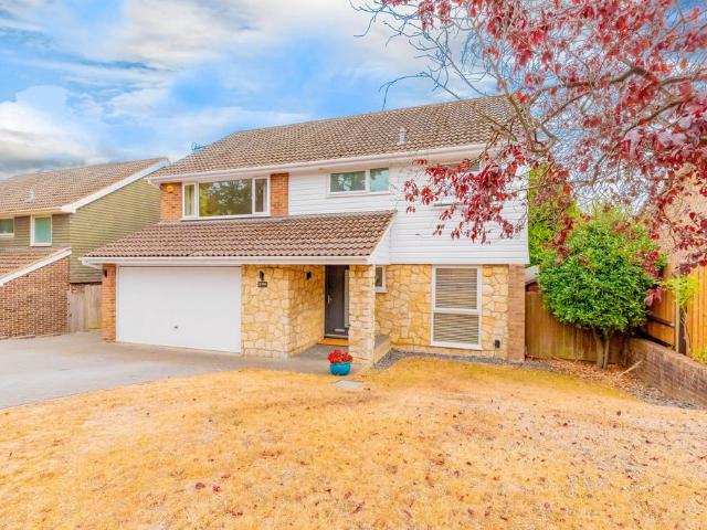 House for sale in Heol-las, Surrey