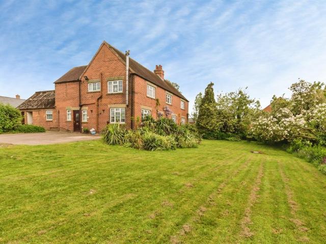 House for sale in Froggatt, East Midlands