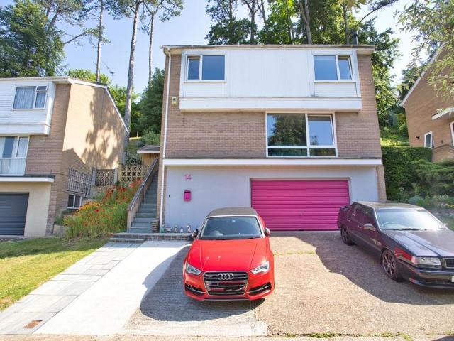 House for sale in River, Ash