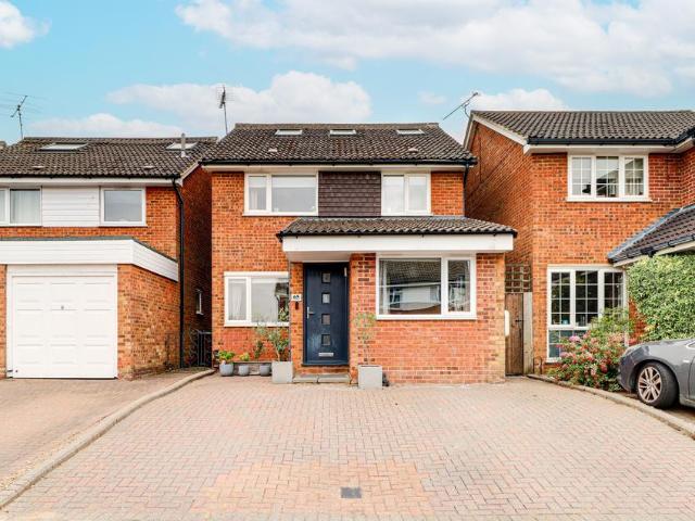 House for sale in Hatching Green, Five Acres