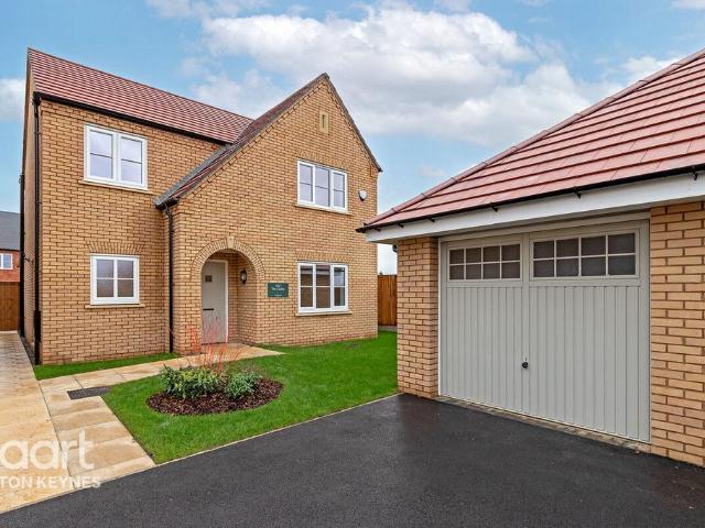 House for sale in Upton