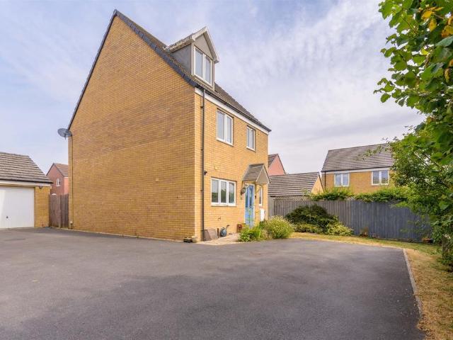 House for sale in Desborough