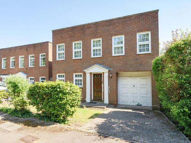 House for sale in Harrow Weald, Greater London