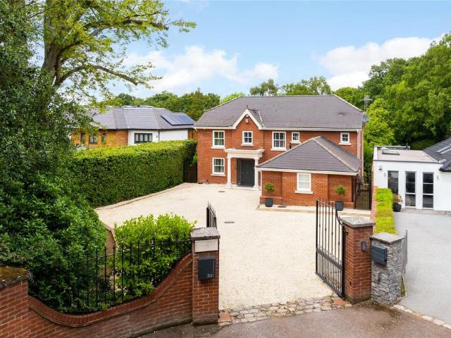 House for sale in Aspley Guise, Bedfordshire