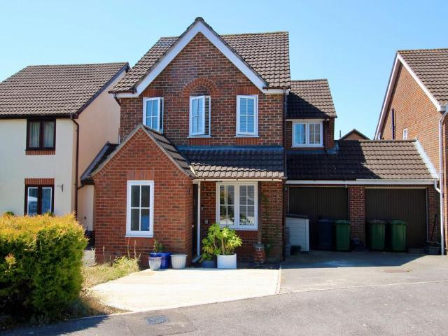 House for sale in Hedge End, Helford