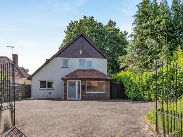 House for sale in Llantarnam, Wales