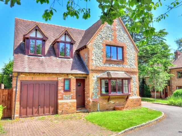 House for sale in Bledlow Ridge, Buckinghamshire