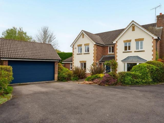 House for sale in Horsham, West Sussex